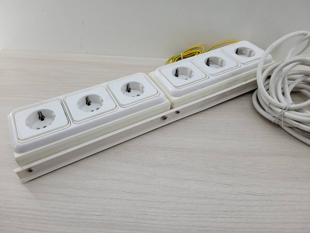 2 ENCHUFES TRIPLES DE SUPERFICIE - Imagen 2