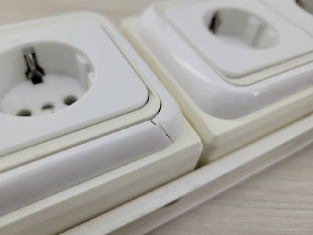 2 ENCHUFES TRIPLES DE SUPERFICIE - Imagen 6