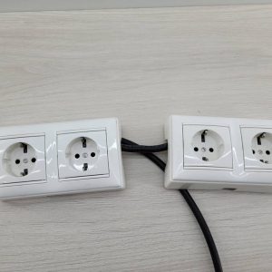 2 ENCHUFES DOBLES DE SUPERFICIE